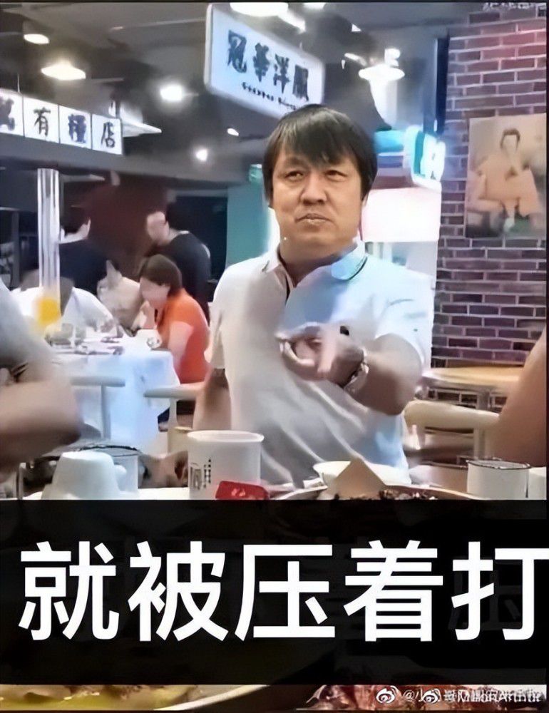 ,拾梦艺人关腾(王凯 饰)被各类负面评论困扰,其掮客人陆倩(谭沐子 饰)找到了营销年夜号肖卿(姚波 饰),但愿经由过程肖卿的正面宣扬,让关腾从头取得年夜家承认。古装设计师夏牵(吴倩男 饰)被老板钟识(崔泽锋 饰)打来的德律风召回公司,本来是拾梦总裁秦炀(郭勐 饰)找夏牵为关腾设计新戏服装造型,而保举夏牵的,恰是夏牵的好伴侣陆倩。秦炀与夏牵到钟识公寓进行设计上的沟通,这一花边被喜好发掘新闻的肖卿看到并拍了照。同时,肖卿还拍到了富二代凌梓皓疯狂纠缠陆倩的照片。肖卿把花边告知了关腾,并发布在了网上。秦炀为澄清事实,找